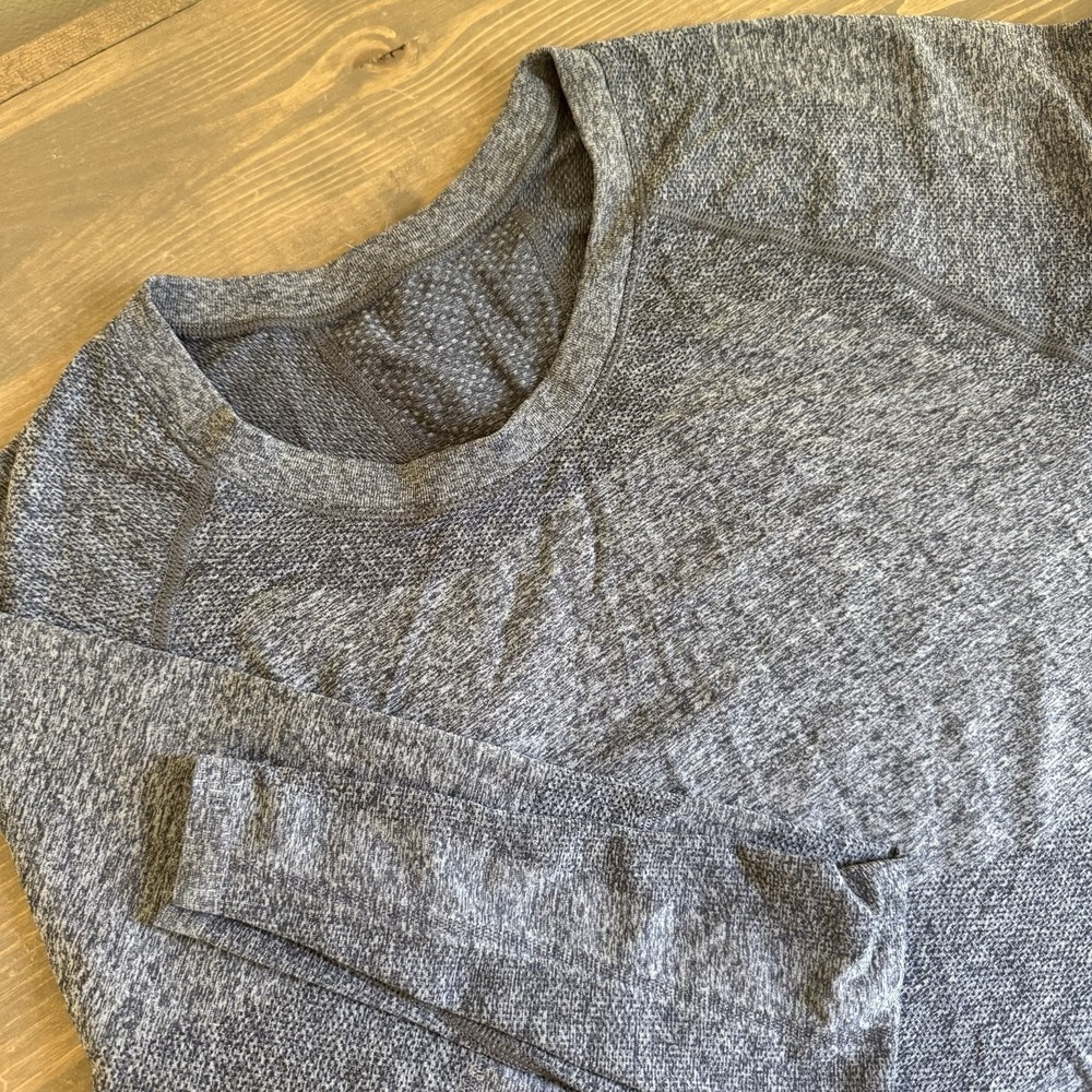 Athleta Womens Medium Grey Crewneck Long Sleeve T-Shirt Running Hiking Work Out